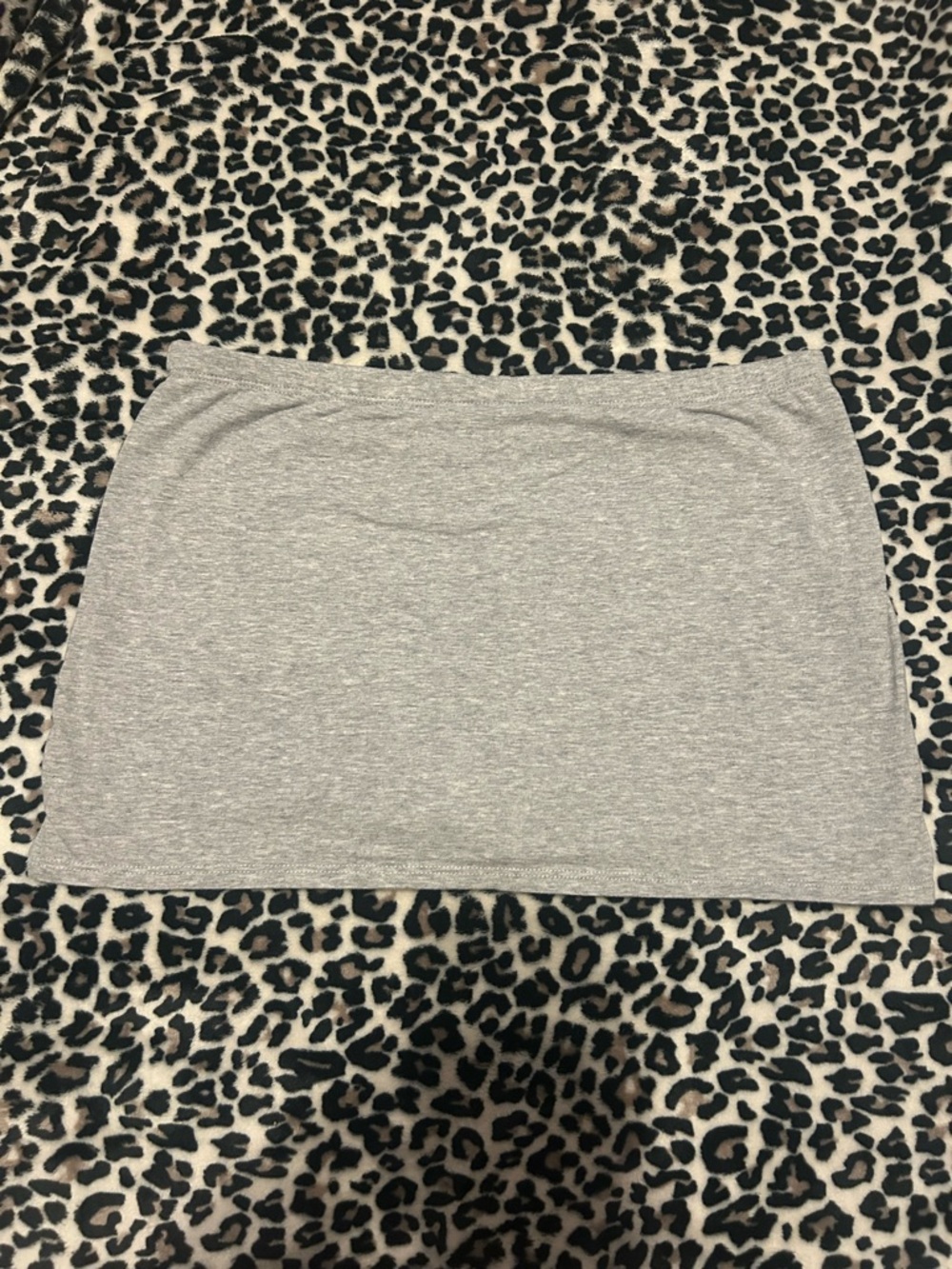 Tilly’s large light grey mini skirt with built in shorts